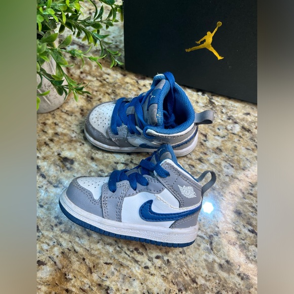 Jordan 1 Mid Toddler Sneaker Cement Grey / White-True Blue 4C - Picture 1 of 9